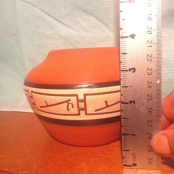 Jeanne High Elk Native American Sioux Pottery Vase with Peace Pipes - Picture 5 of 6